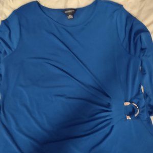 Blue blouse with gold ring